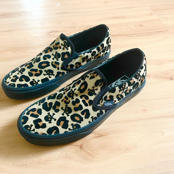 Vans Classic Slip-On Leopard Skull crossbones Women 8.5 US Mens 7.0US - Picture 7 of 11
